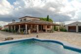 Mediterrane Finca mit 8.970m² in Ruhelage mit Pádelplatz, 4 SZ, 4 Bäder, Wintergarten, Pool, Heizung - Anwesen