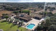 Mediterrane Finca mit 8.970m² in Ruhelage mit Pádelplatz, 4 SZ, 4 Bäder, Wintergarten, Pool, Heizung - Drohnenaufnahme