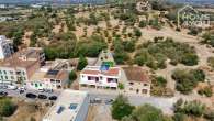Modern townhouse with ETV license for 8 pers., 580m², 4 bedrooms, 4 bathrooms, pool, garden & XL garage, air conditioning - Ansicht oben Straßenseite