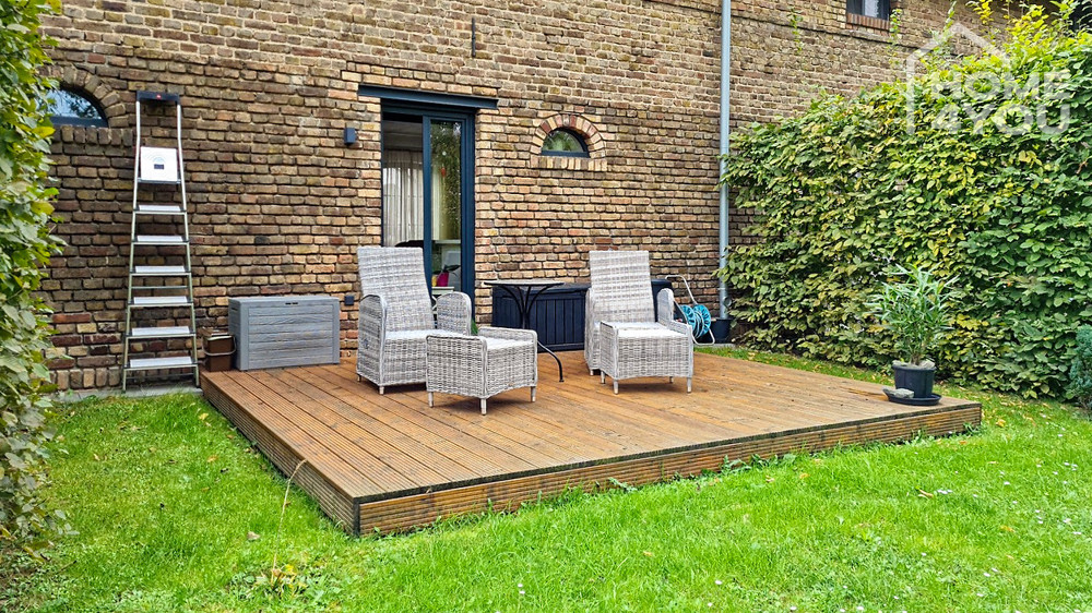 Außenterrasse mit Garten