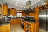 Finca mediterránea con 8.970m² en zona tranquila con pádelplatz, 4 dormitorios, 4 baños, invernadero, piscina, calefacción - Küche