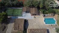 Finca mediterránea con 8.970m² en zona tranquila con pádelplatz, 4 dormitorios, 4 baños, invernadero, piscina, calefacción - Drohnenaufnahme