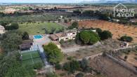 Finca mediterránea con 8.970m² en zona tranquila con pádelplatz, 4 dormitorios, 4 baños, invernadero, piscina, calefacción - Drohnenaufnahme
