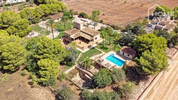 Exklusive Finca mit Vermietlizenz, 454m², Pool + Haus, 4 SZ, 4 Bäder, 7.200m², Brunnen, Terrasse, TG, 07638 Colonia De Sant Jordi (Spanien), Villa
