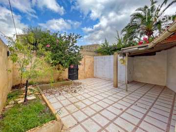 Gepflegtes Stadthaus mit gestaltbarem OG, 229 qm, 5 SZ, Garten, Dachterrasse, Zisterne, Bezugsfertig, 07640 Salines (Ses) (Spanien), Stadthaus