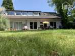 Luxurious town villa in Cologne-Junkersdorf, 286 sqm, 7 rooms, 941 sqm plot, conservatory, fireplace, garden - Gartenansicht