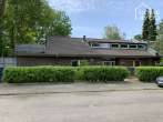 Luxurious town villa in Cologne-Junkersdorf, 286 sqm, 7 rooms, 941 sqm plot, conservatory, fireplace, garden - Frontansicht