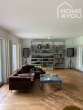 Luxurious town villa in Cologne-Junkersdorf, 286 sqm, 7 rooms, 941 sqm plot, conservatory, fireplace, garden - Wohnzimmer