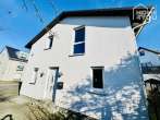 Chalet tranquilo en zona residencial de alto nivel, KfW 70, 145 m², 4 dormitorios, 2 cuartos de baño, sótano, invernadero, bomba de calor, jardín - Hauseingang
