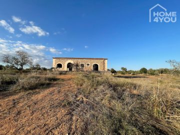 Natural stone finca to finish on 14.700 m² plot in Campos: 270 m², 5 bedrooms, 5 bathrooms, indoor pool, 07630 Campos (Spain), Chalet